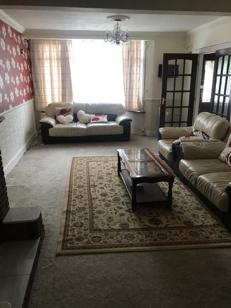 3 bed property in St. Albans Avenue, London